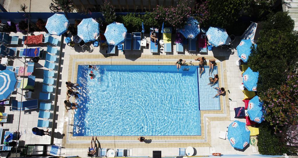 Hotel Adelphi Riccione Exterior foto