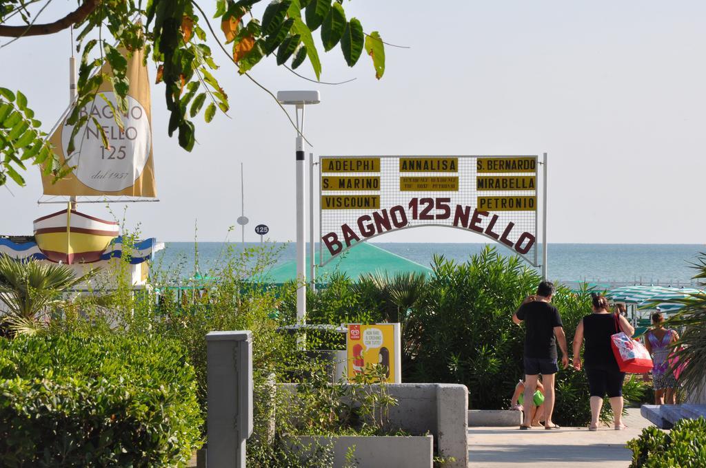 Hotel Adelphi Riccione Exterior foto