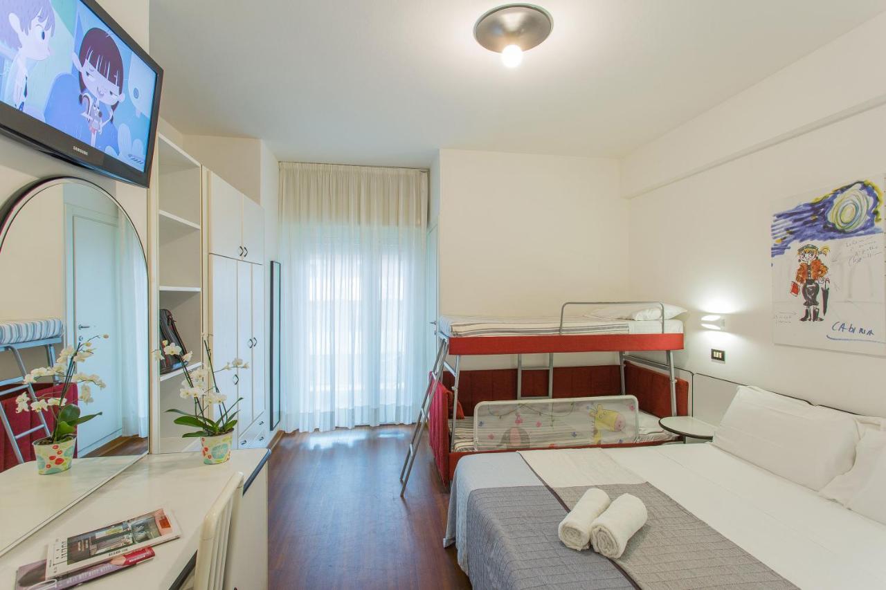 Hotel Adelphi Riccione Exterior foto